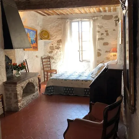 Vakantiehuis Old Roof Terrace And Sea Views Antibes
