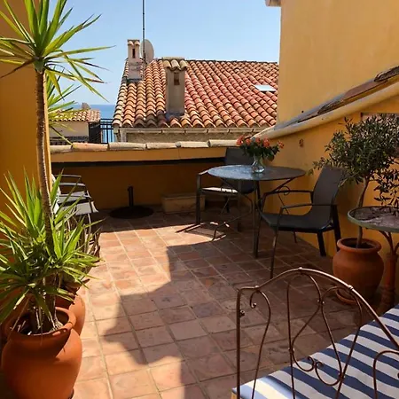 別荘 Old Roof Terrace And Sea Views アンティーブ